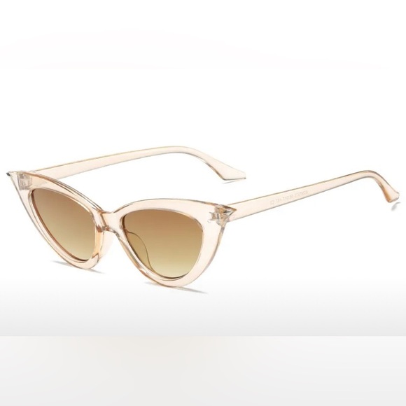 Accessories - Cute light brown retro shades. 🤍